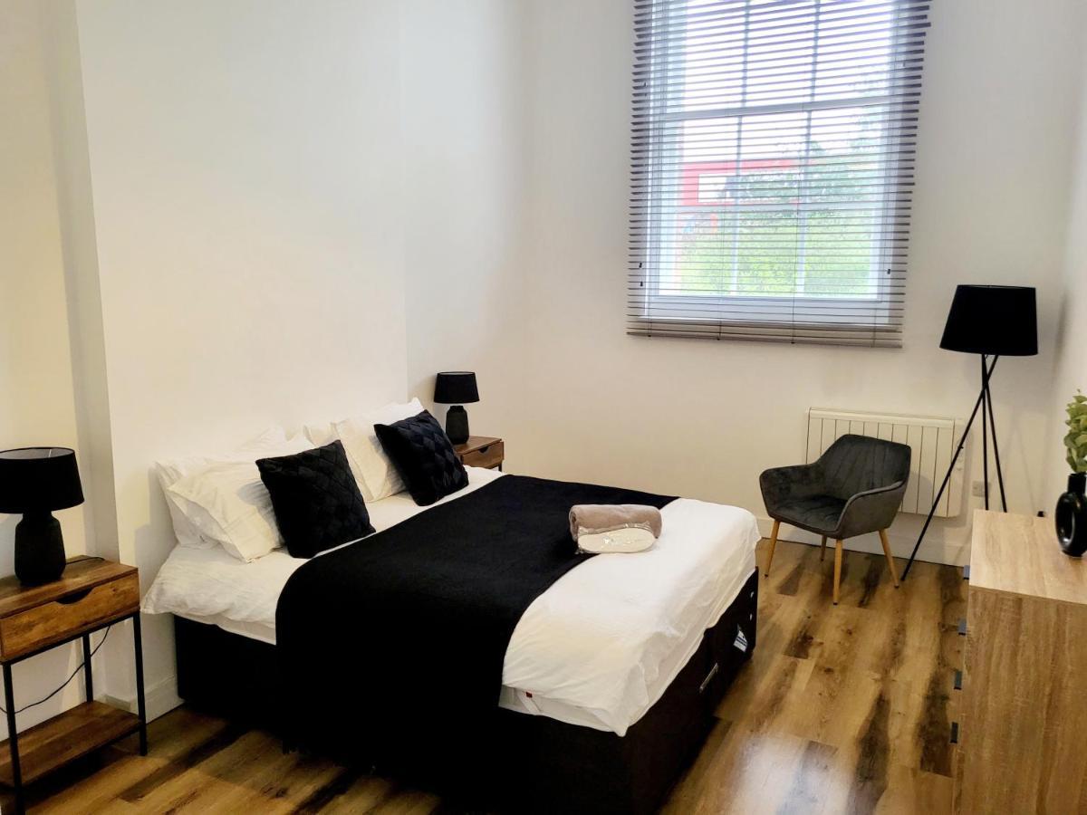 Apartmán Burkhardt Hall- Parking Included- Sleeps 4 Swindon Exteriér fotografie